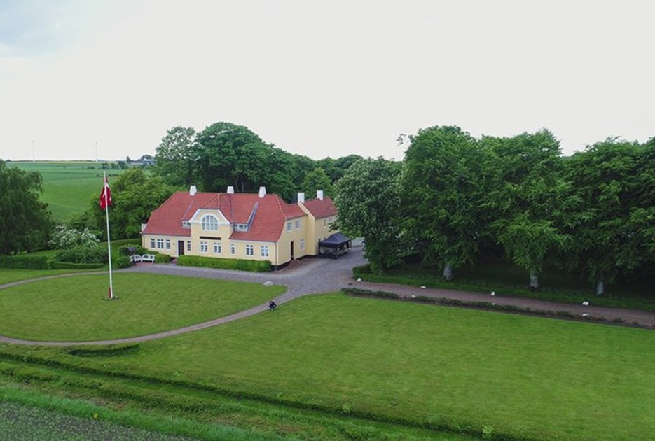 Jenles stuehus dronefoto. Foto: Skive Kommune